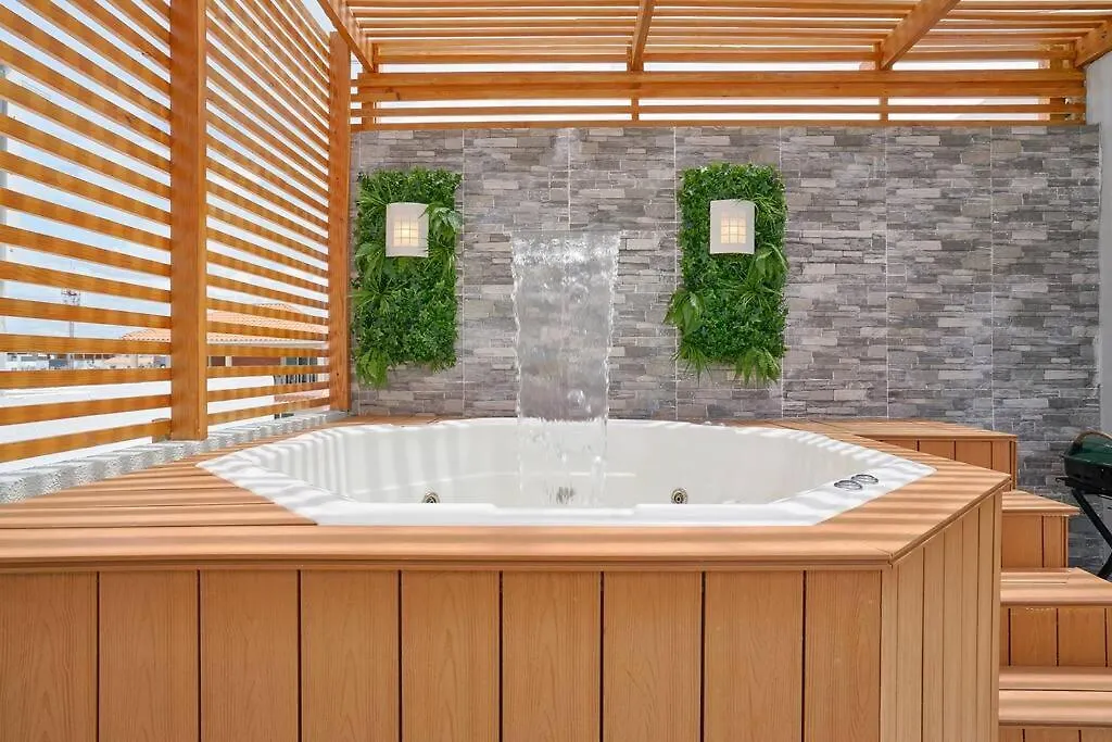 Luxury + Jacuzzi Ocean-View Penthouse Apartment La Viva